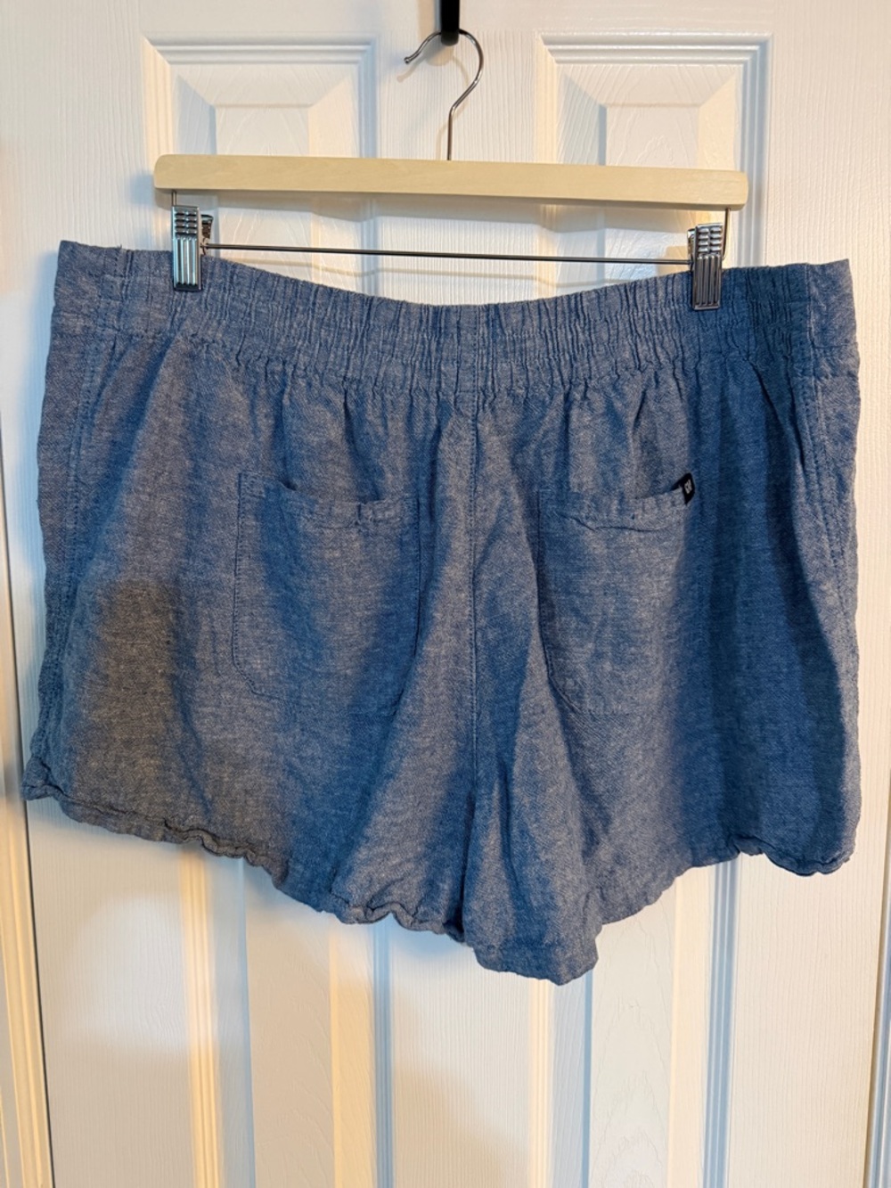 GAP Women's Light Chambray High-Waist Shorts - Denim Blue - Picture 4 of 6